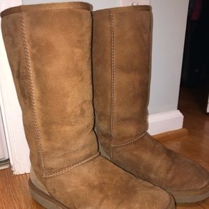 SIZE 7 TALL CHESTNUT BROWN UGGS❤️